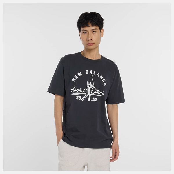 【会場限定】大谷翔平／ニューバランス／シグネチャーロゴ／半袖Tシャツ／黒 会場限定】大谷翔平／ニューバランス／シグネチャーロゴ／半袖T